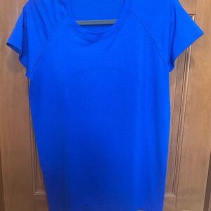 Lululemon swiftly tech. Cerulean blue. 10. Excellent condition. Hip length.